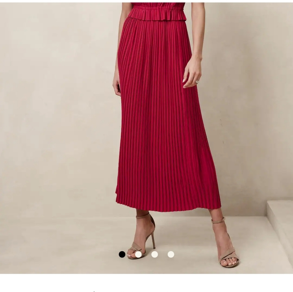 BANANA REPUBLIC PLEATED MAXI SKIRT